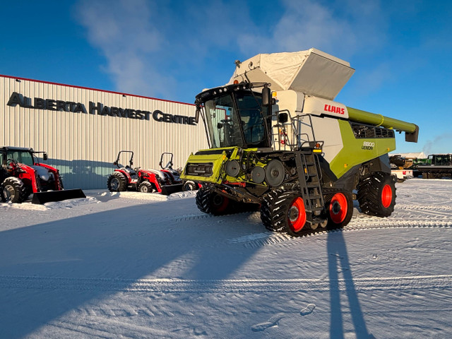 2020 CLAAS Lexion 8800TT in Farming Equipment in Edmonton
