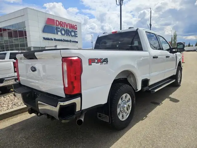 2023 Ford Super Duty F-250 SRW XLT 4WD Crew Cab 6.75' Box, 7.3L  dans Autos et camions dans Saint-Albert - Image 7