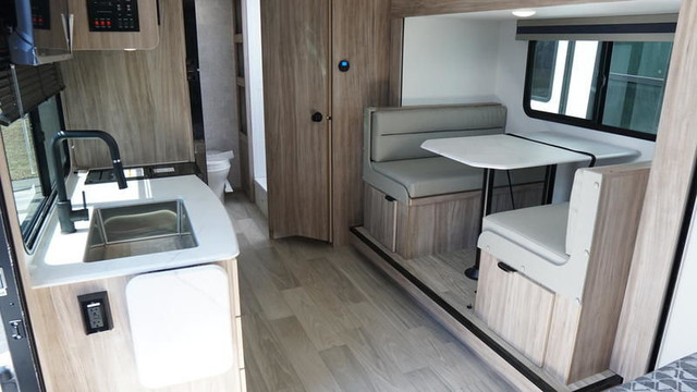 2025 Winnebago M-Series 1923RB in Travel Trailers & Campers in Ottawa - Image 2