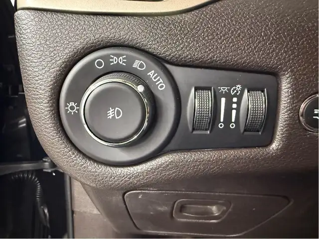 2017 Jeep Cherokee TRAILHAWK L 4X4 - REMOTE START/LEATHER INTERI in Cars & Trucks in Winnipeg - Image 10