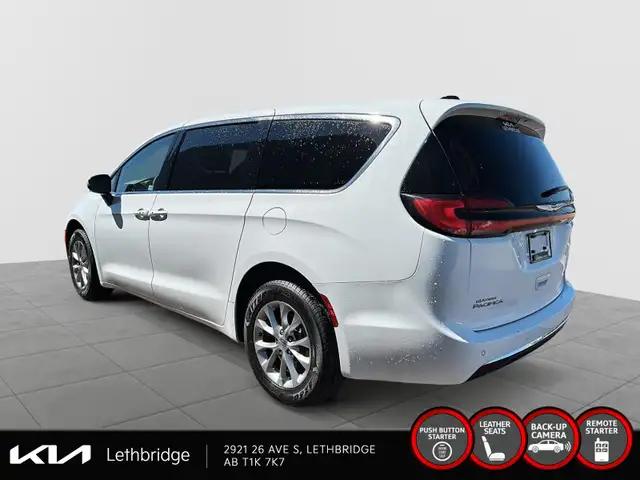 2023 Chrysler Pacifica Touring L62863215449346123