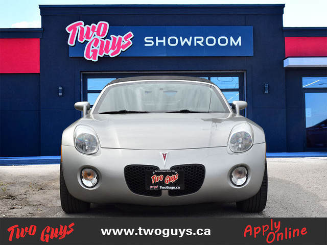 2006 Pontiac Solstice MANUAL | Team Canada Edition | A/C in Cars & Trucks in St. Catharines - Image 4