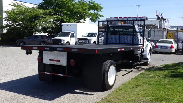 2006 Ford F650 16 Foot Flat Deck in Cars & Trucks in Delta/Surrey/Langley - Image 11