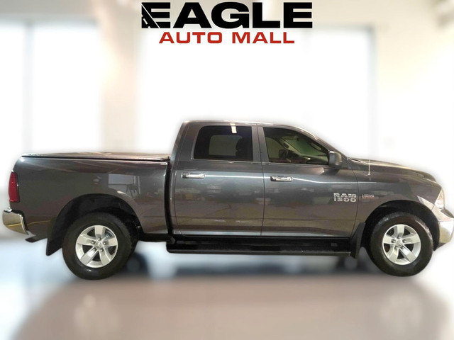 2017 Ram 1500 SLT 5.7L Hemi 4x4 Crew Cab | ParkView Backup Camer in Cars & Trucks in Cambridge - Image 2