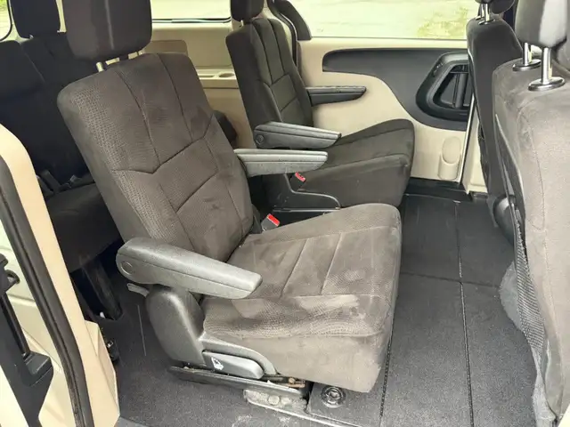 2012 Dodge Grand Caravan SXT | ONE OWNER | STOW N GO | MULTI-FUN in Cars & Trucks in Oshawa / Durham Region - Image 18