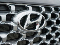 Command attention in the 2022 Hyundai Santa Fe Preferred, a stylish and practical SUV ready for your... (image 8)