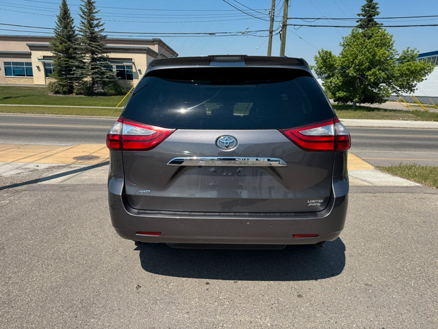 2018 Toyota Sienna XLE LIMITED AWD 3.5L in Cars & Trucks in Calgary - Image 3