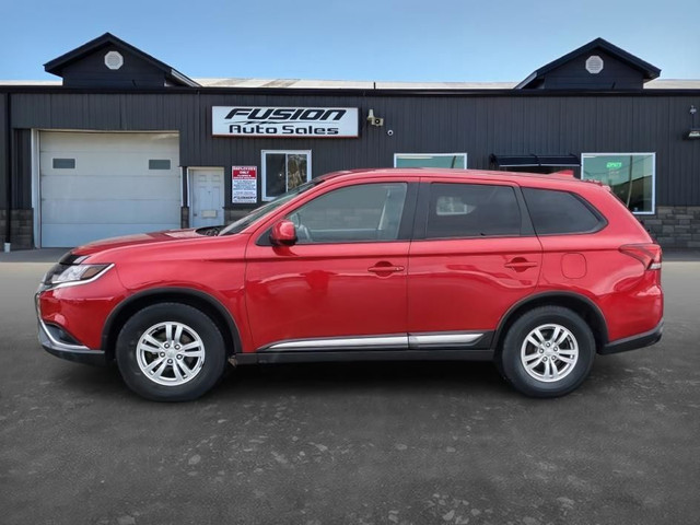 2020 Mitsubishi Outlander ES-AWD-7PASS THIRD ROW-REAR CAMERA-BLU in Cars & Trucks in Leamington - Image 2