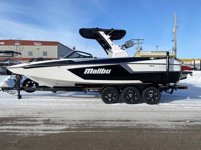 2023 Malibu Boats Wakesetter 24 MXZ in Powerboats & Motorboats in Edmonton
