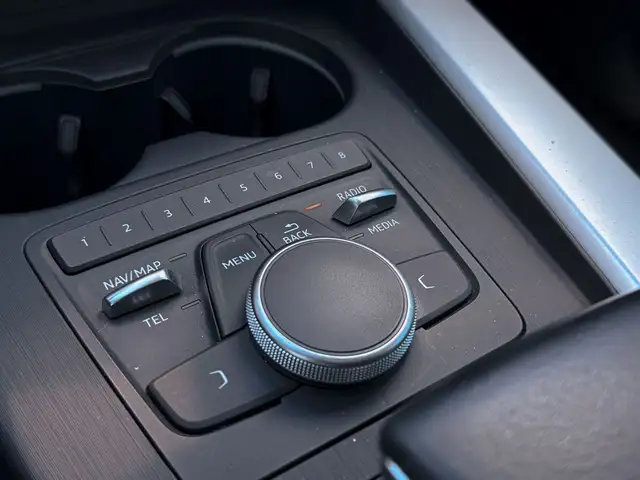 2017 Audi A4 2.0 Komfort quattro dans Autos et camions dans Ville de Toronto - Image 27