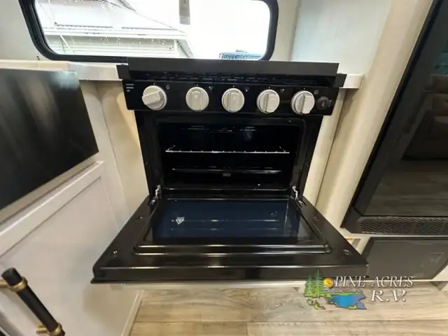 2025 Dutchmen RV Astoria 2913FK in Travel Trailers & Campers in Truro - Image 17