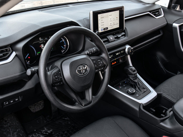 2023 Toyota RAV4 HYBRID |LE|AWD|APPLE CAR PLAY|BACK UP|HEAT SEAT in Cars & Trucks in City of Toronto - Image 4