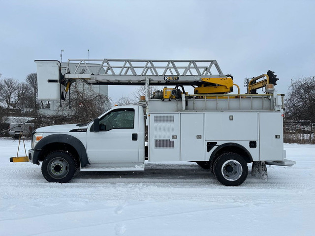 2011 Ford F-450 Super Duty DRW Bucket Truck in Cars & Trucks in Markham / York Region - Image 2