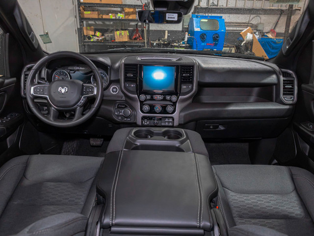 2025 Ram 1500 WARLOCK CREW 4X4 *GR. REMORQ* CARPLAY *DIFF 3.92 in Cars & Trucks in Laurentides - Image 4