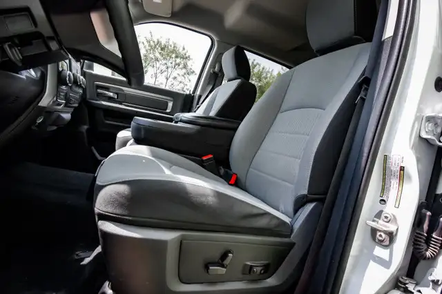2023 Ram 1500 Classic SLT • BEDLINER • POWER SEAT • HANDS FREE in Cars & Trucks in Kingston - Image 27