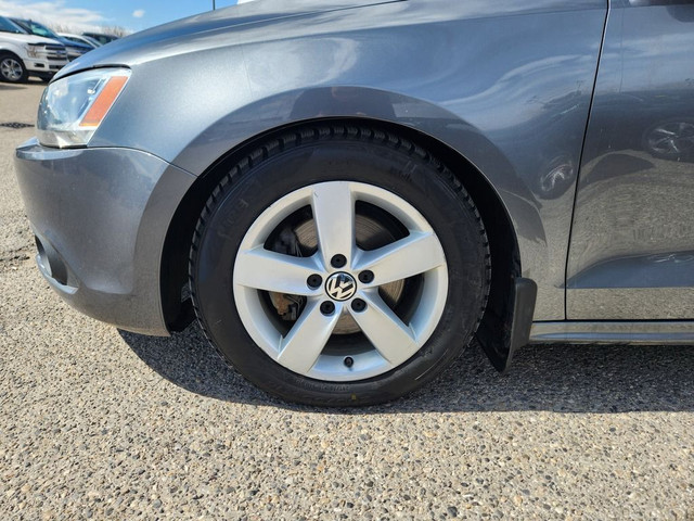  2014 Volkswagen Jetta COMFORTLINE | HEATED SEATS | SUNROOF in Cars & Trucks in Calgary - Image 4