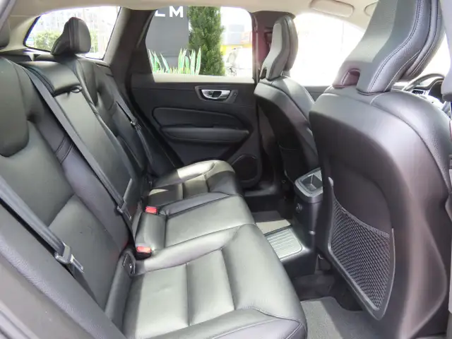 2022 Volvo XC60 Recharge T8 eAWD PHEV Inscription Expression - L dans Autos et camions dans Région d’Oakville/Halton - Image 23