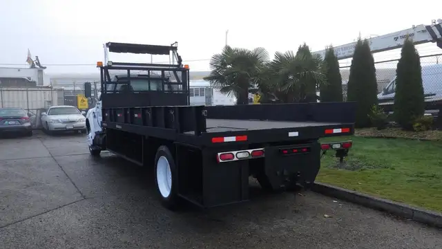 2008 ford F-750 18 Foot Flat Deck Regular Cab 2WD Diesel Dually  in Heavy Trucks in Richmond - Image 8