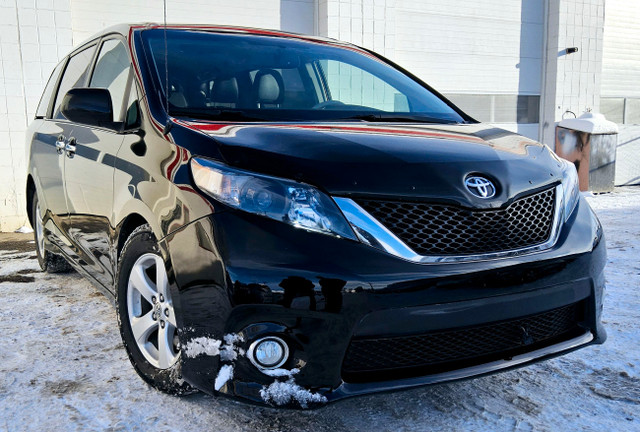 2013 Toyota Sienna SE V6 in Cars & Trucks in Calgary - Image 2