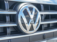 This 2021 Volkswagen Jetta Highline shines with its sleek Pure White exterior and luxurious Titan Bl... (image 8)