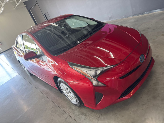 2016 Toyota Prius ROUGE HYBRIDE SIÈGES CHAUFFANTS CAMÉRA DE RECU in Cars & Trucks in Saint-Jean-sur-Richelieu - Image 2