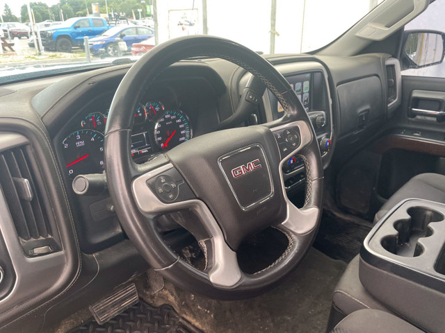 2017 GMC Sierra 1500 SLE CREW 4X4 V8 *GR REMORQ* SIÈGES CHAUFF B in Cars & Trucks in Laurentides - Image 3