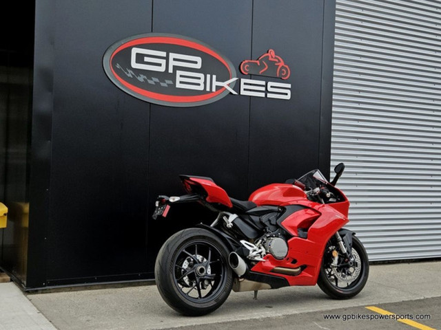 Ducati Panigale V2 Red in Sport Bikes in Oshawa / Durham Region - Image 3