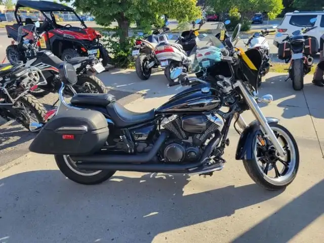 2016 Yamaha V-Star 950 Tourer in Sport Touring in Ottawa - Image 2