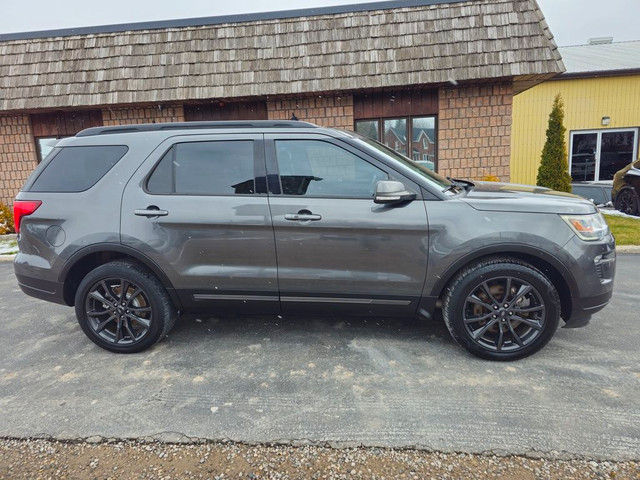 2018 Ford Explorer XLT 4WD in Cars & Trucks in Chatham-Kent - Image 2