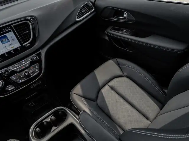 2025 Chrysler Grand Caravan SXT in Cars & Trucks in Barrie - Image 22