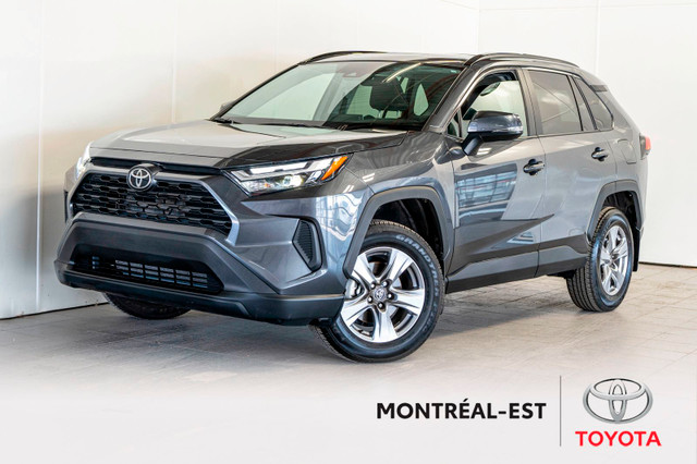 2023 Toyota RAV4 XLE AWD **JAMAIS ACCIDENTÉ** TOIT+CAMERA+CARPLA in Cars & Trucks in City of Montréal