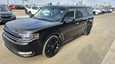 The 2018 Ford Flex Limited is a full-size, three-row SUV that combines distinctive styling with a ho...