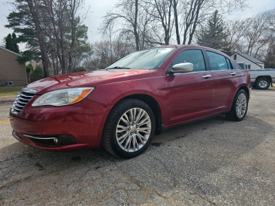 2012 Chrysler 200 Limited HEATED LEATHER!! SUNROOF!!