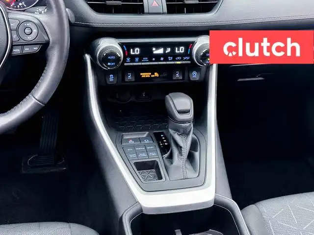 2022 Toyota RAV4 XLE AWD w/ Apple CarPlay, Heated Front Seats, R dans Autos et camions dans Ville de Toronto - Image 38