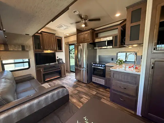 2019 Forest River Sandpiper 404QBWD  in Park Models in St. Albert - Image 25