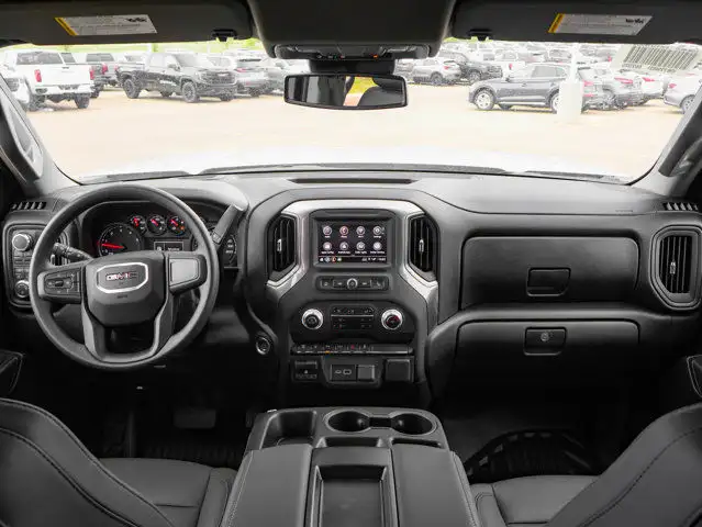 2025 GMC Sierra 3500HD Pro dans Autos et camions dans Comté de Strathcona - Image 30