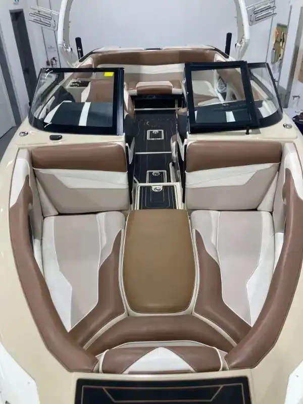 2018 CENTURION R1237 H6 (FINANCING AVAILABLE) in Powerboats & Motorboats in Kelowna - Image 9