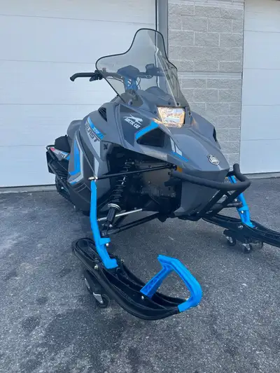 COME TO BARRIE POWERSPORTS TODAY AND CHECK OUT THIS NEW USED 2022 ARCTIC CAT BLAST ZR 4000 WITH 427K...