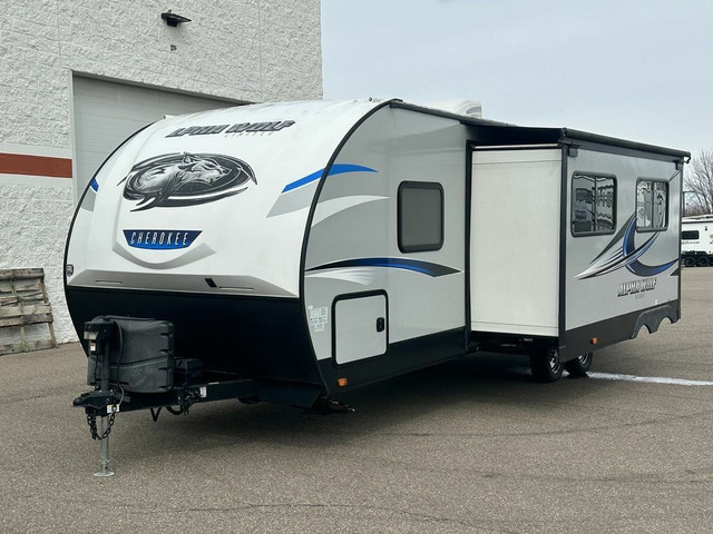 2018 FOREST RIVER ALPHA WOLF 26DBHL (FINANCING AVAILABLE) in Travel Trailers & Campers in Strathcona County - Image 3
