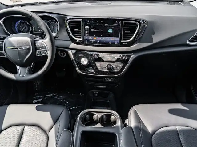 2025 Chrysler Grand Caravan SXT in Cars & Trucks in Barrie - Image 21