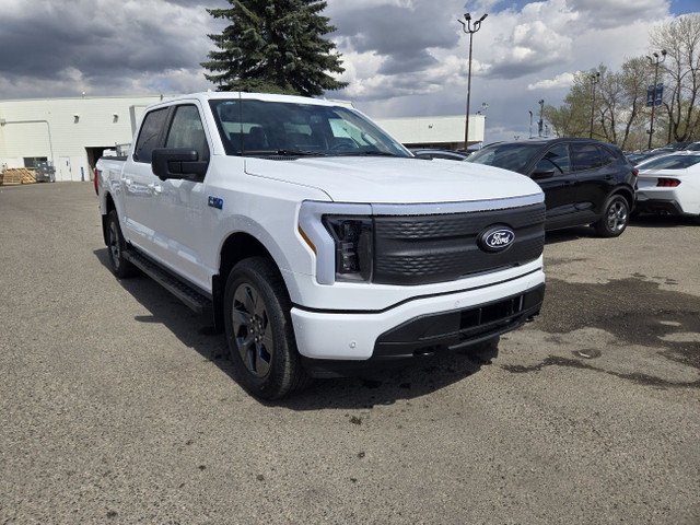 2025 Ford F-150 Lightning FLASH | MAX TOW PKG | MOBILE PWR CORD  in Cars & Trucks in Calgary - Image 3