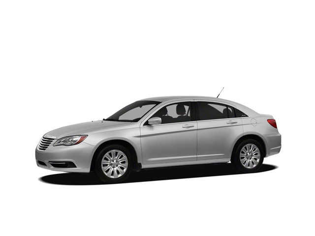 2012 Chrysler 200 4dr Sdn Limited in Cars & Trucks in Hamilton