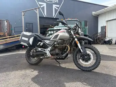 Great looking Adventure bike! Take an adventure asap . Includes a panniers , Crash bars , Givi rack...