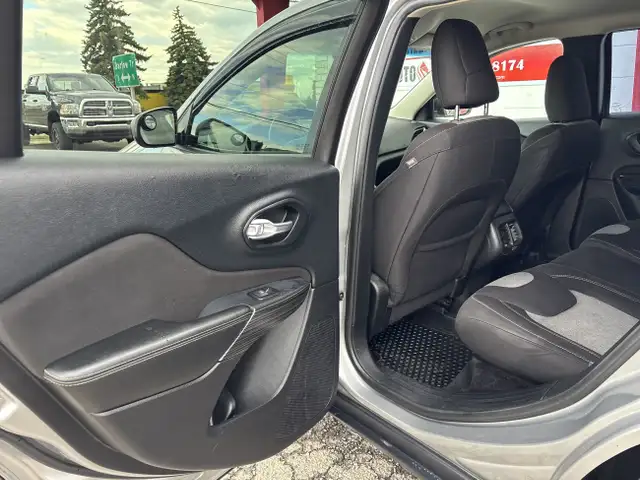 2016 Jeep Cherokee SPORT | 4WD | HEATED SEATS | 2.4L FUEL EFFICI in Cars & Trucks in Calgary - Image 19