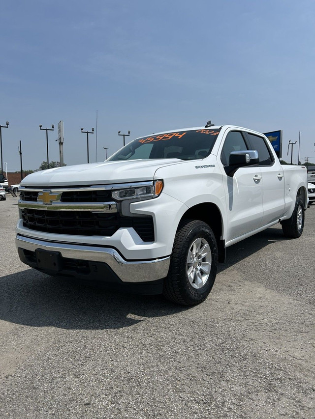 2023 Chevrolet Silverado 1500 CREW 5.3L V8 4X4 GRP REMOURQUAGE M in Cars & Trucks in City of Montréal