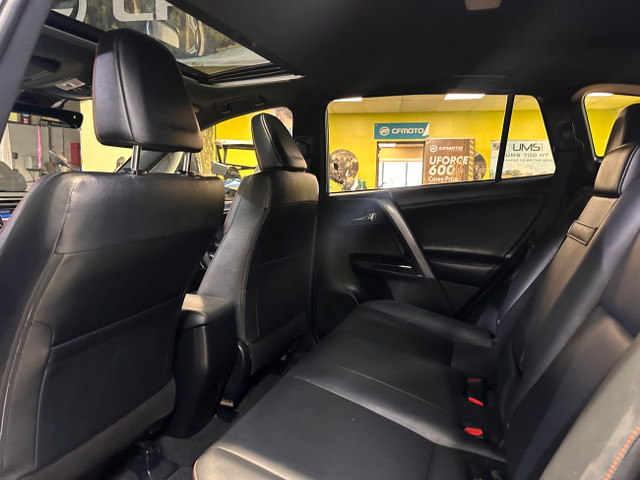 2017 Toyota RAV4 Hybrid SE | LEATHER | CAMERA | SUNROOF | AWD | dans Autos et camions  à Région de Markham/York - Image 3