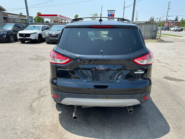 2013 Ford Escape AS IS, SE, RUNS DRIVES, NEEDS WORK in Cars & Trucks in London - Image 4
