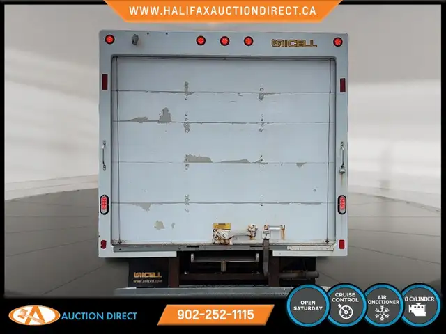 2021 Ford E-350 Cutaway 1 TON CUBE VAN! AC! BLUETOOTH! 16 FOO... in Cars & Trucks in Bedford - Image 7