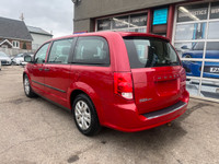 LOOKING FOR A FAMILY VAN THAT'S CLEAN AND ACCIDENT FREE. HERE IS ONE THAT LOOKS AND DRIVES GREAT AND... (image 5)