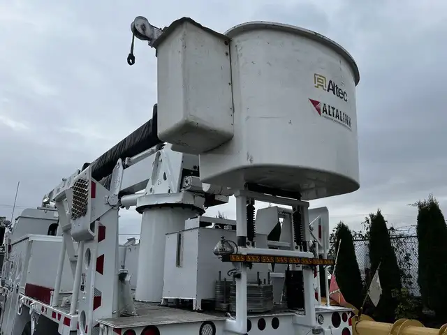 2011 Western Star 4900 Twin Steer DD15 Altec AH85A Bucket Truck in Heavy Trucks in Delta/Surrey/Langley - Image 21